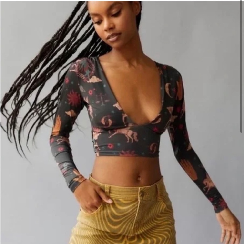 NWT UO Urban Outfitters Iris Plunge Top - Black Motif
